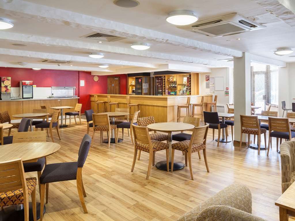 Travelodge Хейстингс Ресторант снимка